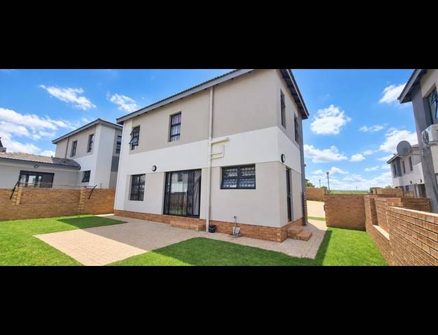 3 BEDROOM HOUSE FOR SALE IN THATCHFIELD